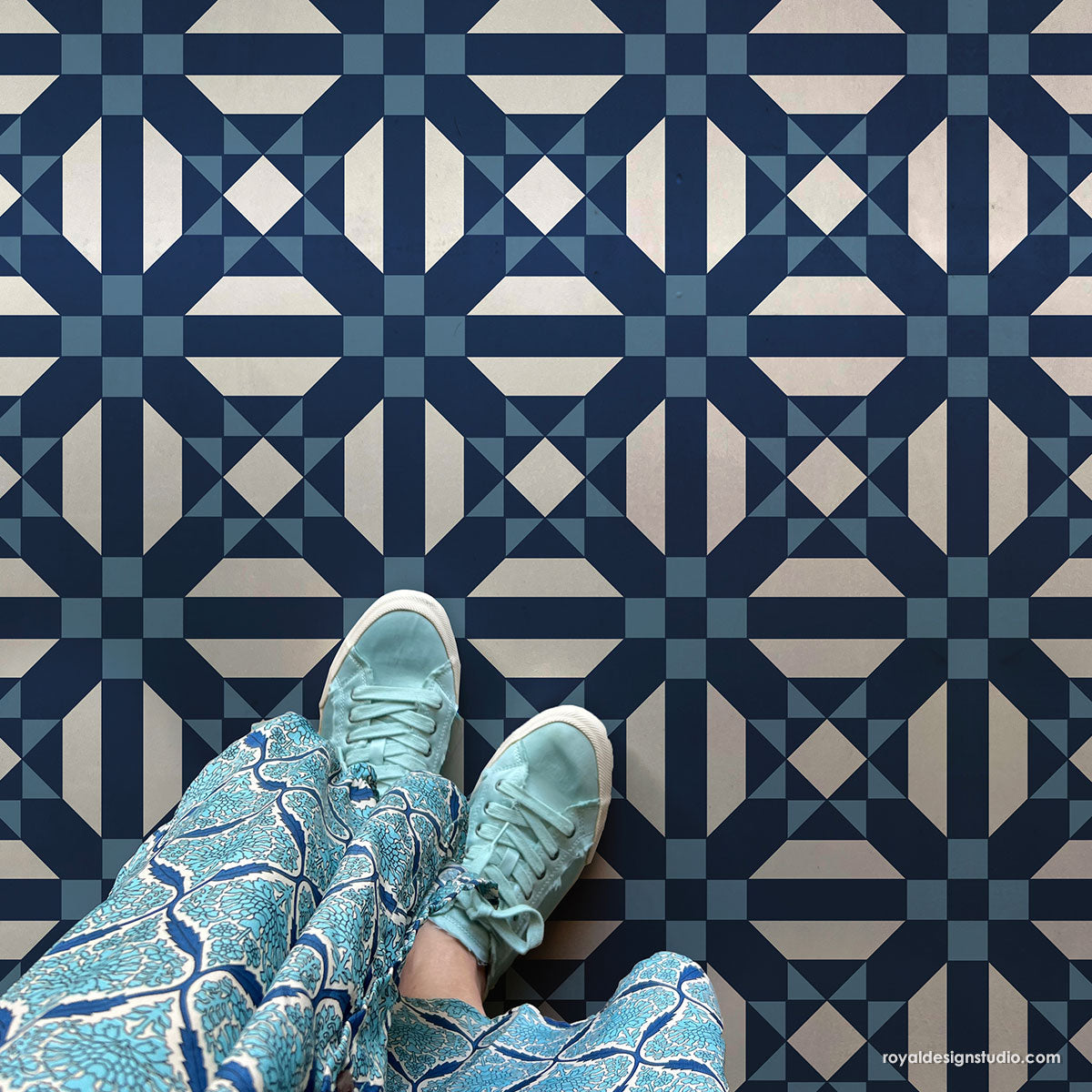 Optica Modern Floor Stencil